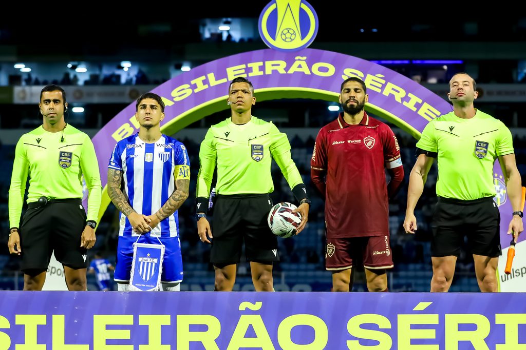 Londrina reage com Pottker, acerta a trave, mas perde para o Avaí na Ressacada e amarga 4ª derrota seguida